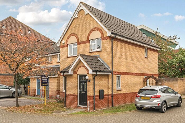 3 Bedroom End Of Terrace House For Sale In Ridgewell Close, Sydenham, London, SE26