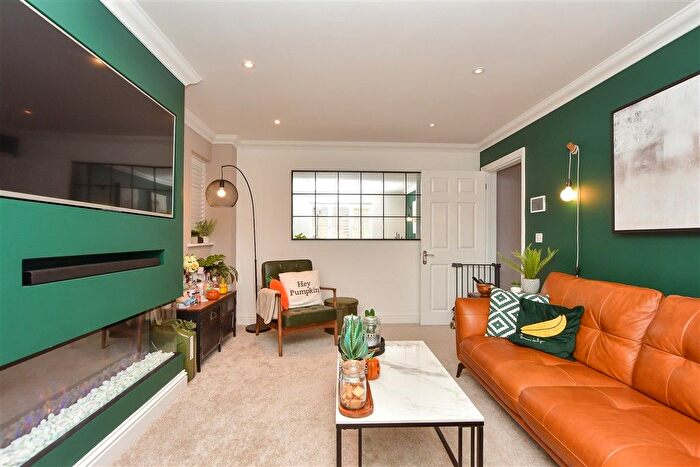 3 Bedroom Detached House For Sale In Stangate Drive, Iwade, Sittingbourne, Kent, ME9