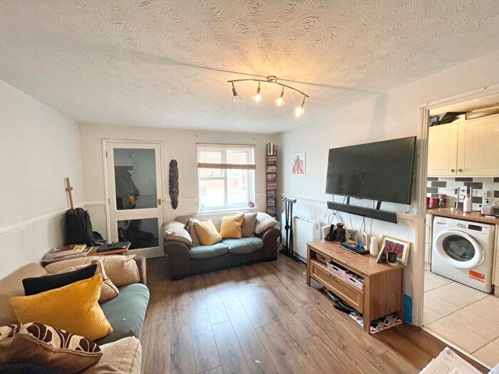 2 Bedroom Maisonette To Rent In Butteridges Close, RM9