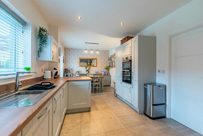 4 Bedroom Detached House For Sale In Sherwood Drive, Thorpe Willoughby, Selby, YO8