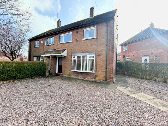 3 Bedroom Semi-Detached House To Rent In Wentworth Grove, Sneyd Green, Stoke-on-Trent, ST1