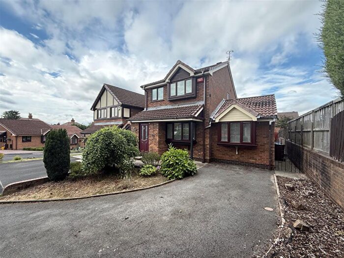 3 Bedroom Link Detached House For Sale In Rushmere, Ashton-Under-Lyne, OL6