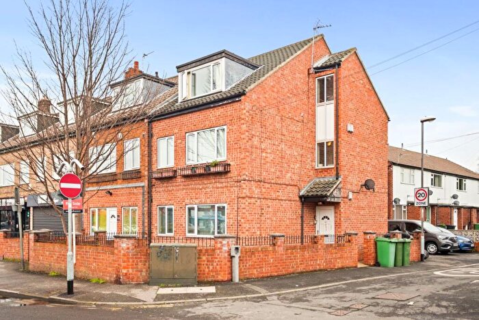 1 Bedroom Apartment To Rent In Flat, Irwin Approach, Leeds, LS15