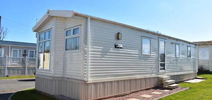 2 Bedroom Mobile/park Home For Sale In East End Road, Bradwell-On-Sea, Southminster, CM0