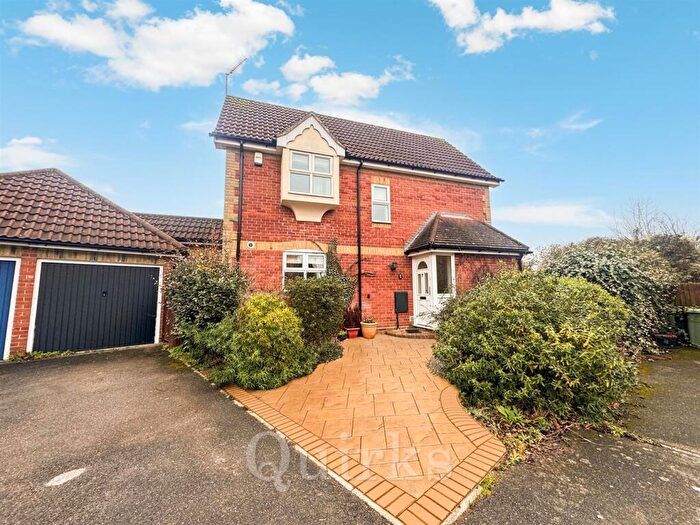 3 Bedroom Detached House For Sale In Quilters Drive, Billericay, CM12