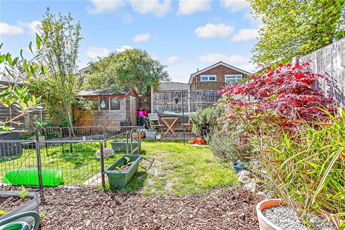 4 Bedroom Semi-Detached House For Sale In Knaves Acre, Headcorn, Kent, TN27