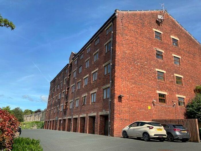 3 Bedroom Apartment To Rent In Apartment, Canal Road, Riddlesden, Keighley, BD20