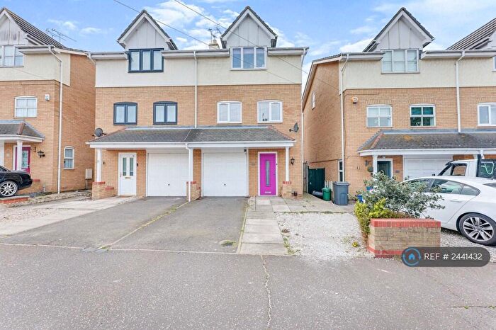 4 Bedroom Semi-Detached House To Rent In Priory Avenue, Southend-On-Sea, SS2