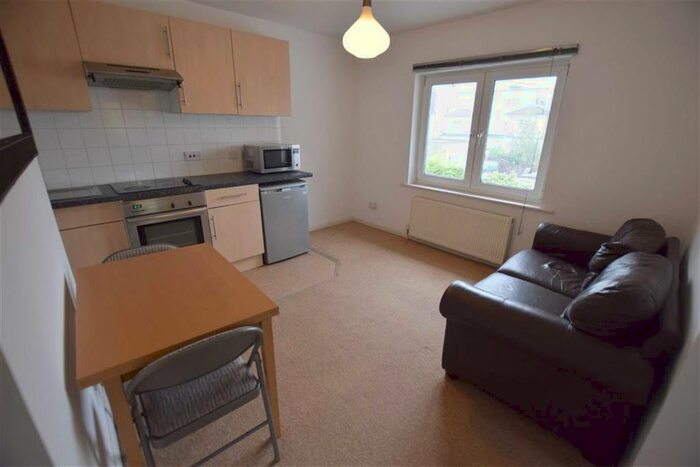 1 Bedroom Flat To Rent In Selborne Gardens, London, NW4