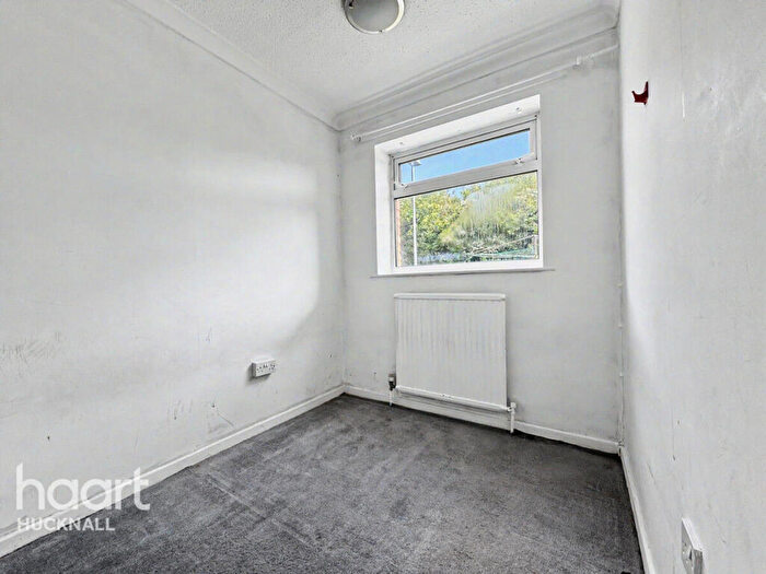 2 Bedroom Maisonette For Sale In Balmoral Grove, Nottingham, NG15