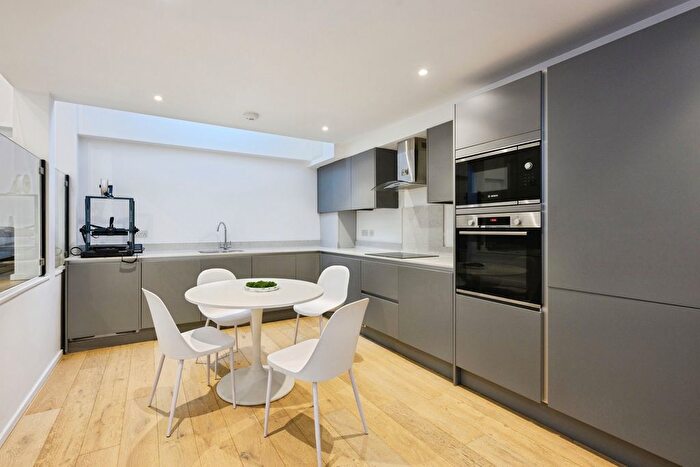 1 Bedroom Flat For Sale In London Road North, Merstham, Redhill, Surrey, RH1