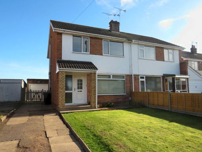 3 Bedroom Semi-Detached House To Rent In Leighton Close, Leamington Spa, CV32