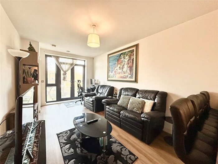 2 Bedroom Flat To Rent In Deck Court, Tentelow Lane, UB2