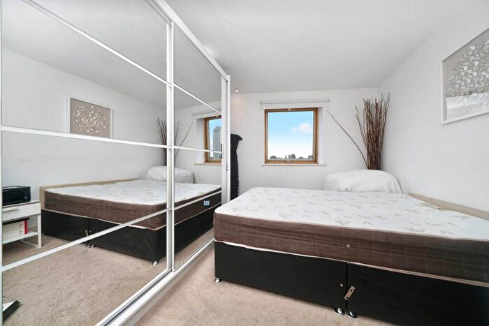 2 Bedroom Flat To Rent In Crews Street, Canary Wharf, London, E14