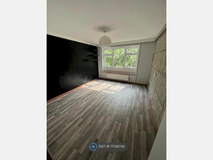 2 Bedroom Maisonette To Rent In Halliwell Road, Prestwich, Manchester, M25