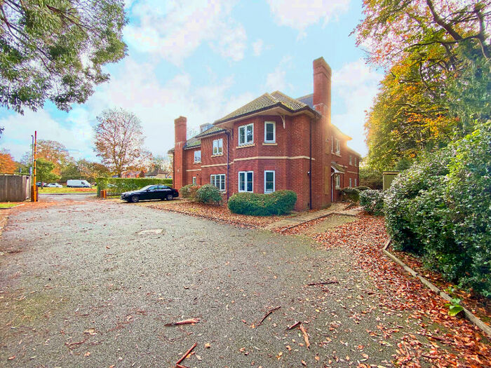 3 Bedroom Maisonette To Rent In Old Rectory Court, Frimley, GU16