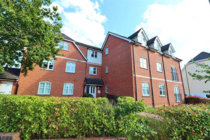 2 Bedroom Flat To Rent In Arundel Drive, Borehamwood, WD6