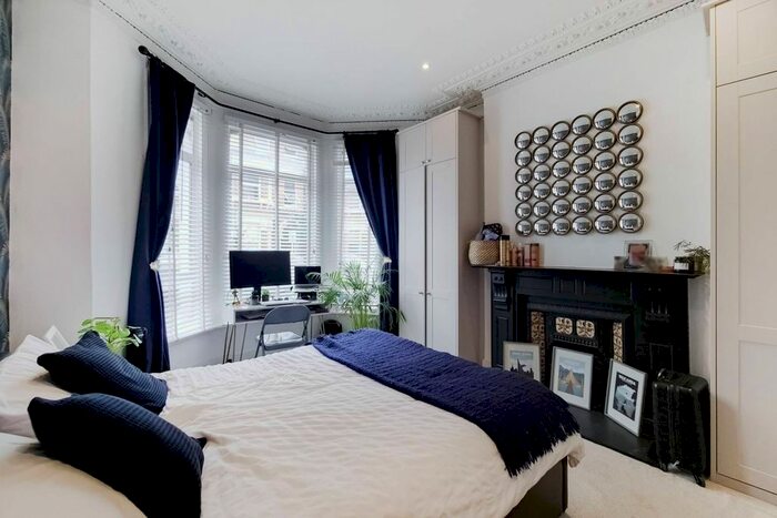 2 Bedroom Flat To Rent In Mayflower Road, Clapham, London, SW9