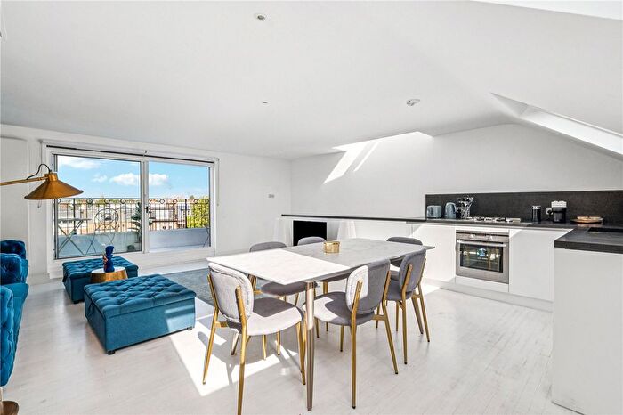 3 Bedroom Maisonette For Sale In Elgin Crescent, London, W11