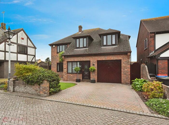 4 Bedroom Detached House For Sale In Fairfield Park, Broadstairs, CT10