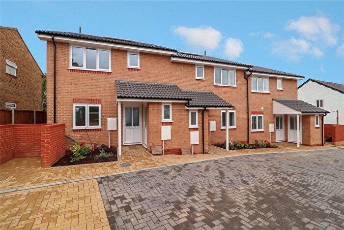 1 Bedroom Maisonette For Sale In Woking, Surrey, GU22