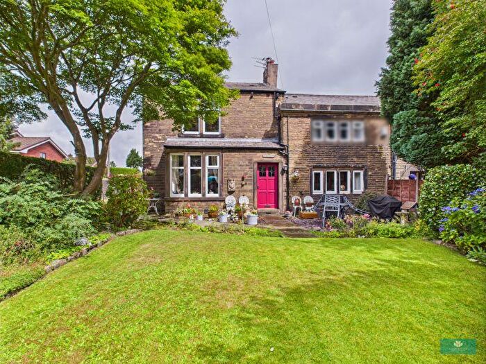 3 Bedroom Cottage For Sale In Rochdale Road, Oldham, OL2