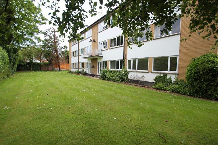 2 Bedroom Apartment To Rent In New Haw, Addlestone, Surrey, KT15