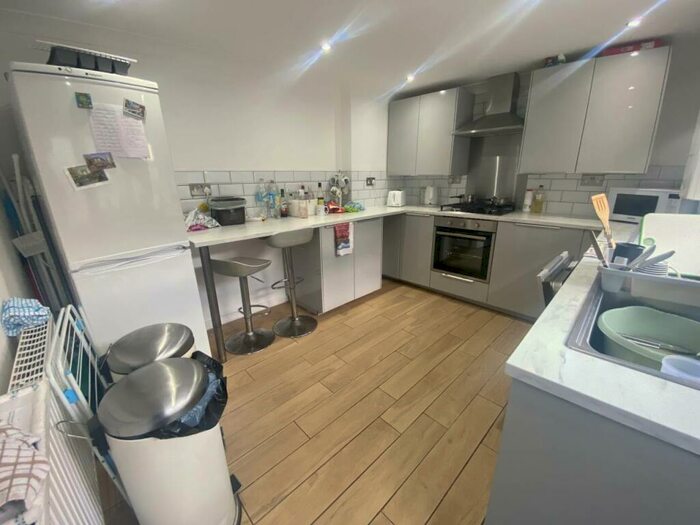 5 Bedroom House To Rent In Alfred Street, CF24