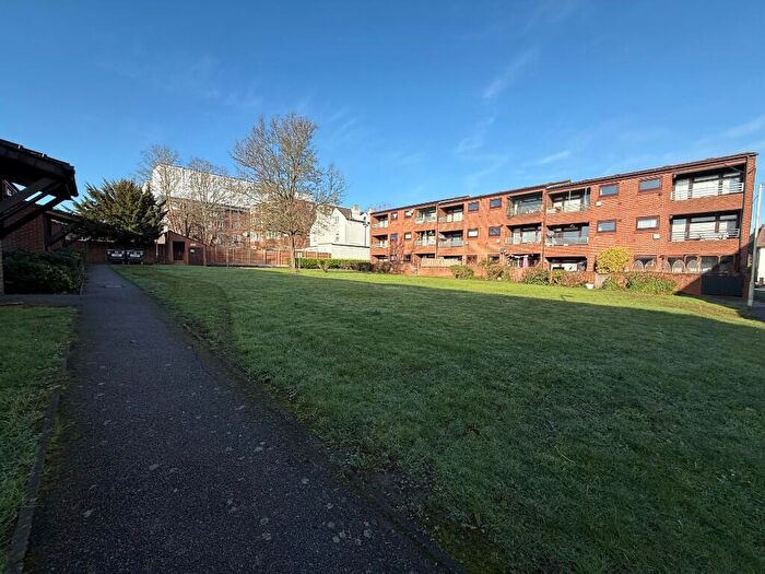 2 Bedroom Flat To Rent In Churchfields, London, E18