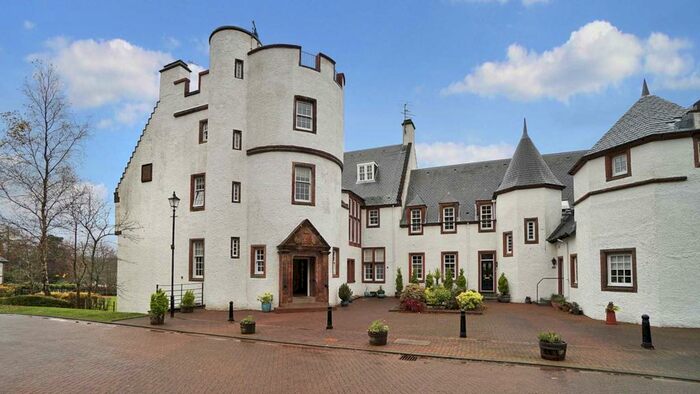 2 Bedroom Apartment To Rent In Auchenbothie Gardens, Auchenbothie, PA13