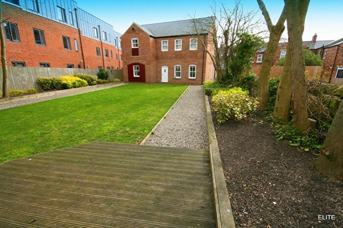 2 Bedroom Apartment To Rent In Gilesgate, Durham, DH1