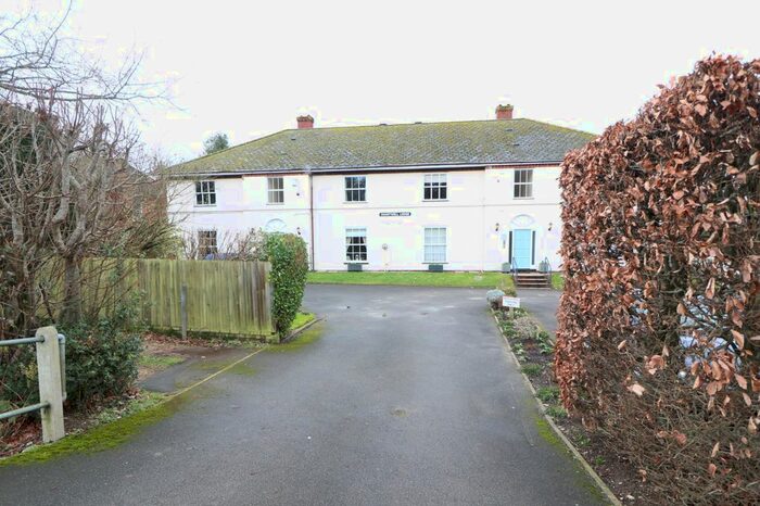 2 Bedroom Flat To Rent In Spook Hill, North Holmwood, Dorking, RH5