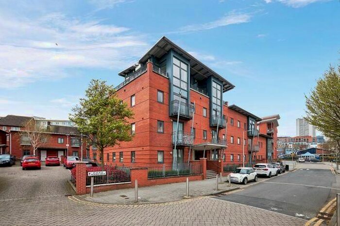 3 Bedroom Flat To Rent In Rickman Drive, Birmingham, B15