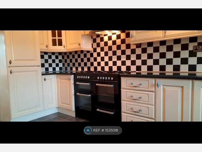 3 Bedroom Semi-Detached House To Rent In Chorley Road, Bolton, BL5