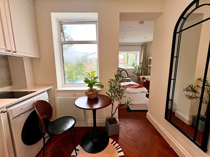 Studio To Rent In Drapers Road, Canary Wharf, E15
