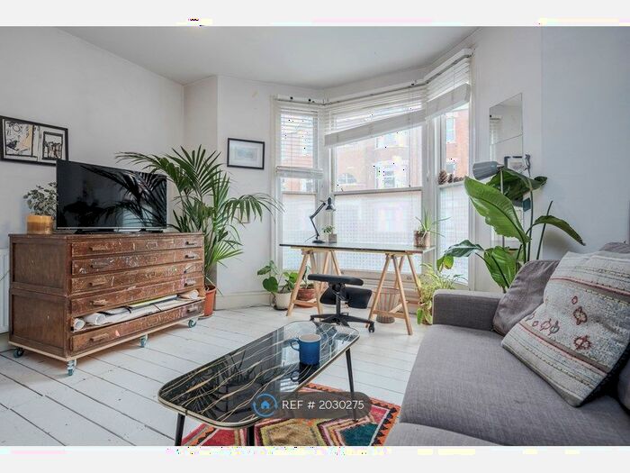 3 Bedroom Flat To Rent In Graham Road, London, E8