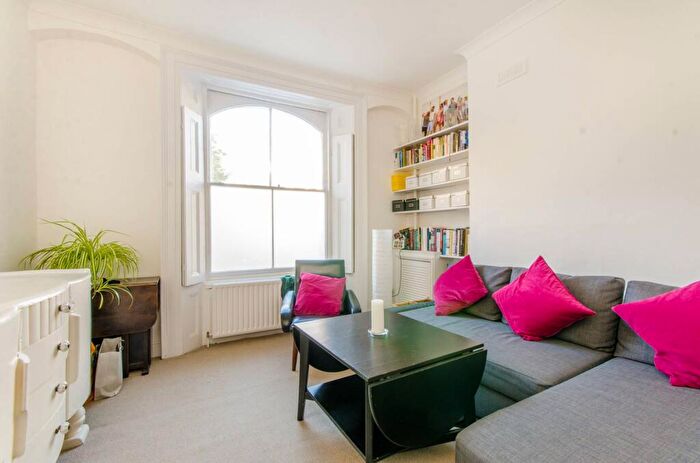 1 Bedroom Flat To Rent In St Peter's Street, Islington, London, N1