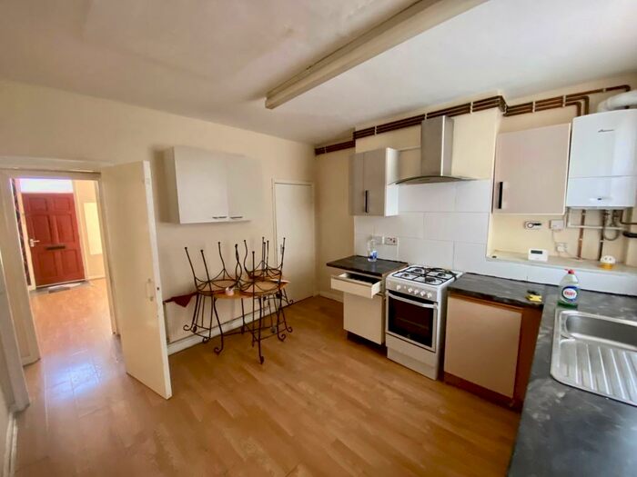 3 Bedroom Terraced House To Rent In Birkin Avenue, Nottingham, NG7