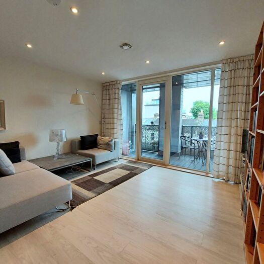2 Bedroom Flat To Rent In Grant House, London, E17