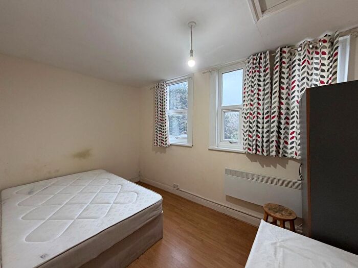 1 Bedroom Studio To Rent In Hanworth Rpad, Hounslow, TW3