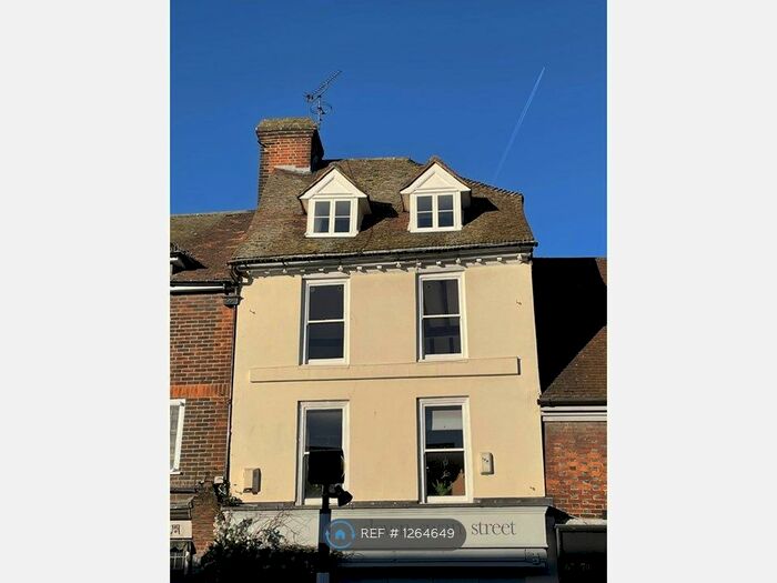 2 Bedroom Flat To Rent In High Street, West Malling ME19