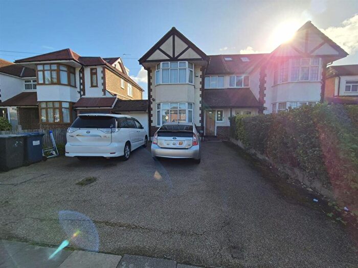 3 Bedroom Semi-Detached House For Sale In Broadfields Avenue, Edgware, HA8