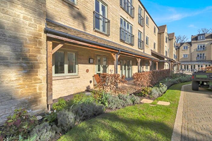 2 Bedroom Apartment For Sale In Lime Crescent, Siddington Park, Siddington, Cirencester, GL7