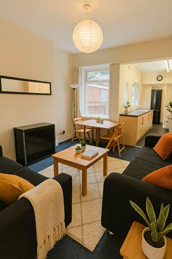 5 Bedroom House To Rent In Luton Road (D), Selly Oak, Birmingham, West Midlands, B29