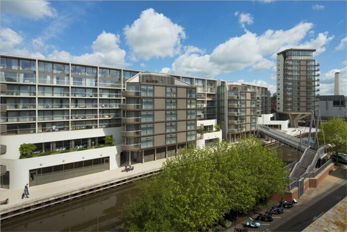 3 Bedroom Apartment To Rent In Bedroom Property In Canal Street, Nottingham, NG1