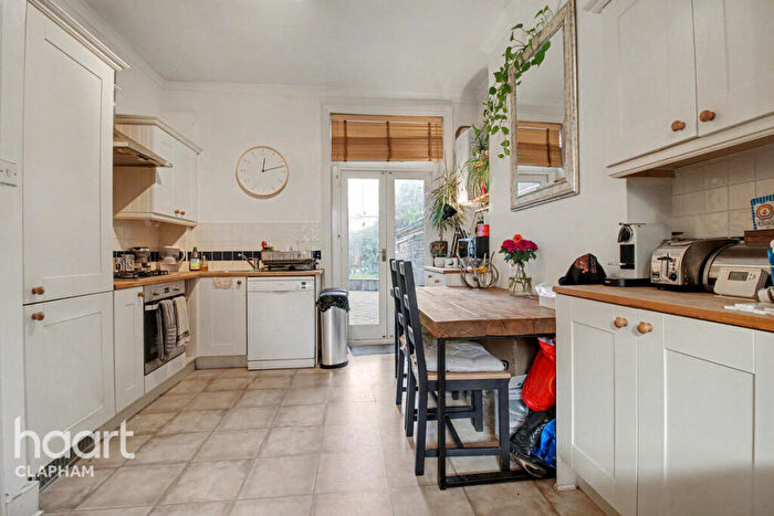 2 Bedroom Flat To Rent In Comyn Road, London, SW11