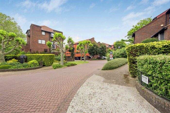 1 Bedroom Flat To Rent In Mallard Place, Twickenham, TW1