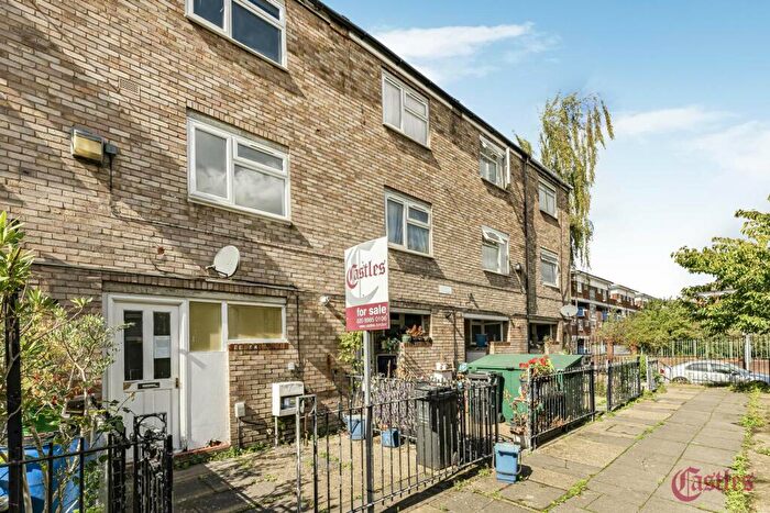 3 Bedroom Terraced House For Sale In Redwald Road, London, E5