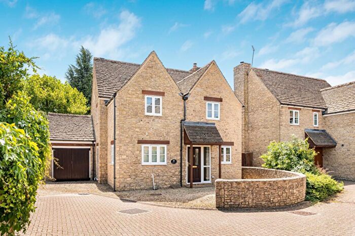 4 Bedroom Detached House For Sale In Hazeldene, Lechlade, Gloucestershire, GL7