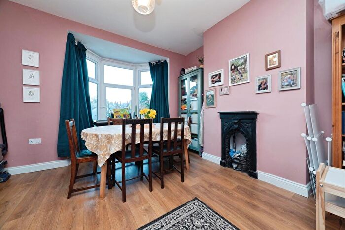 3 Bedroom Terraced House For Sale In Desmond Avenue, Hull, HU6